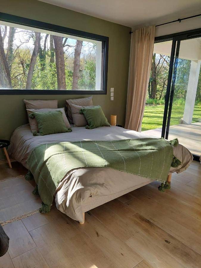 Location de vacances pour 8 personnes, avec vue ainsi que terrasse et piscine à Saint-Augustin - 3