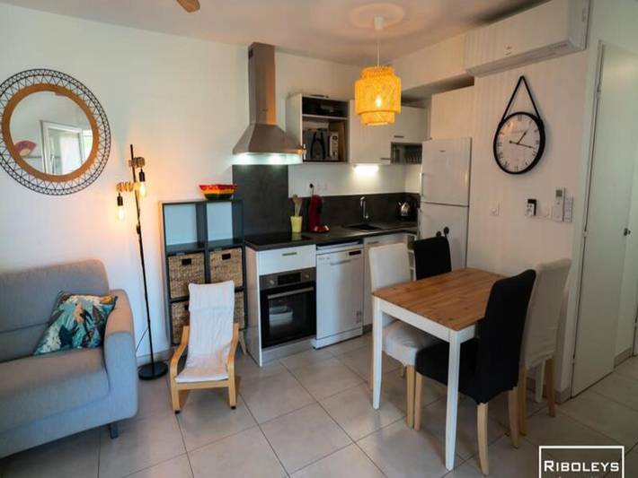 Gîte pour 6 personnes, avec piscine et jardin, adapté aux familles dans Plage de la Farinette - 3