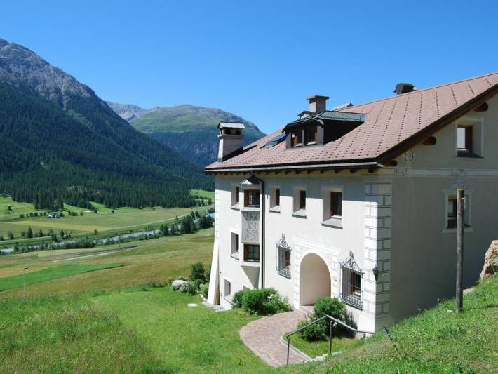 Ferienwohnung für 2 Personen, mit Balkon und Ausblick in Zuoz - 2