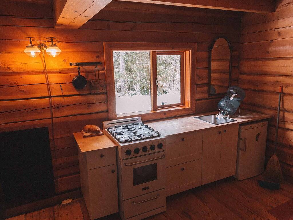 Violette Hütte - Glamping in den Lärchenhügeln 25 Minuten vom Lachsarm entfernt in Silver Star