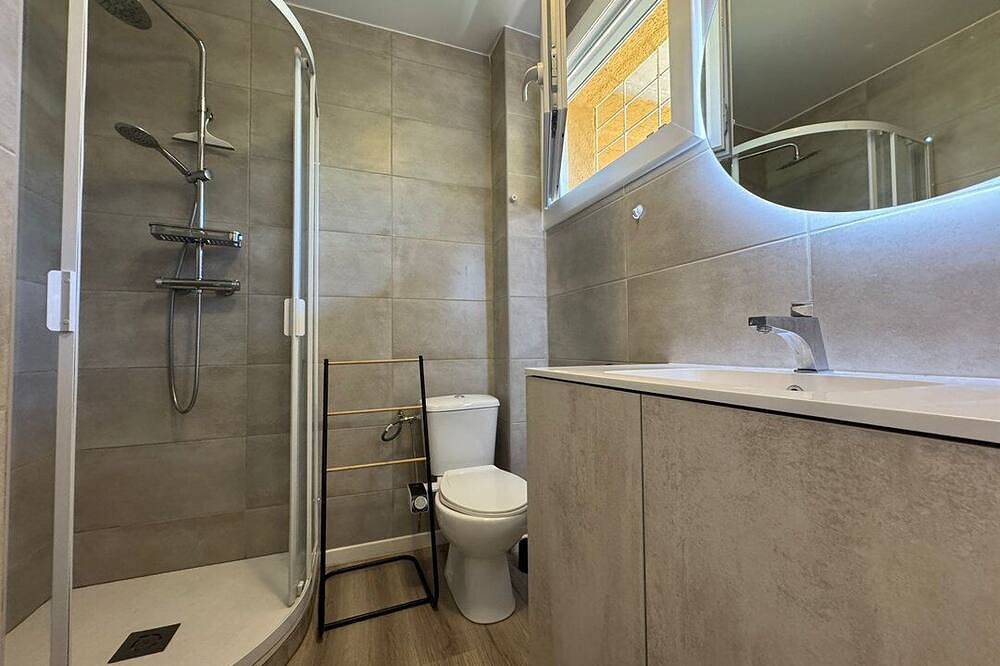 Entire apartment, Studio Classé 2 Étoiles en Rez-de-jardin Avec Grande Terrasse a 5 min à Pied du Centre Ville in Vernet-les-Bains, Parc naturel régional des Pyrénées catalanes