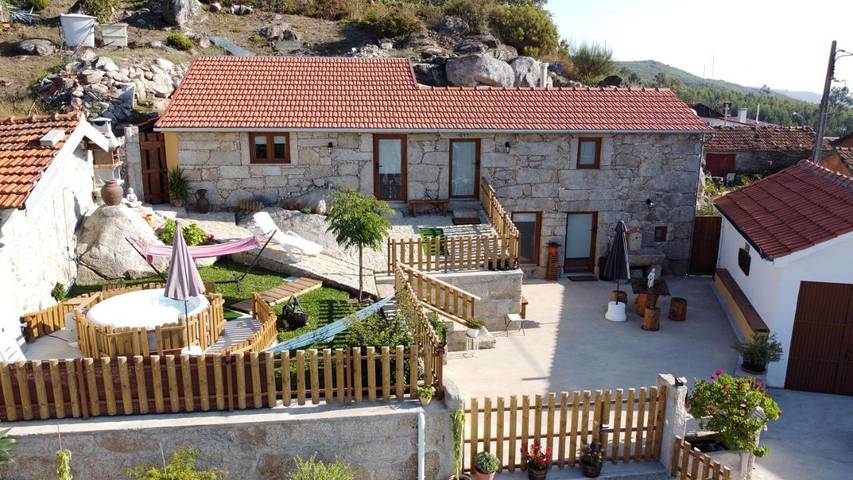 Casa de férias para 8 pessoas, com Varanda e Jacuzzi e ainda Terraço and Jardim em Oliveira de Frades