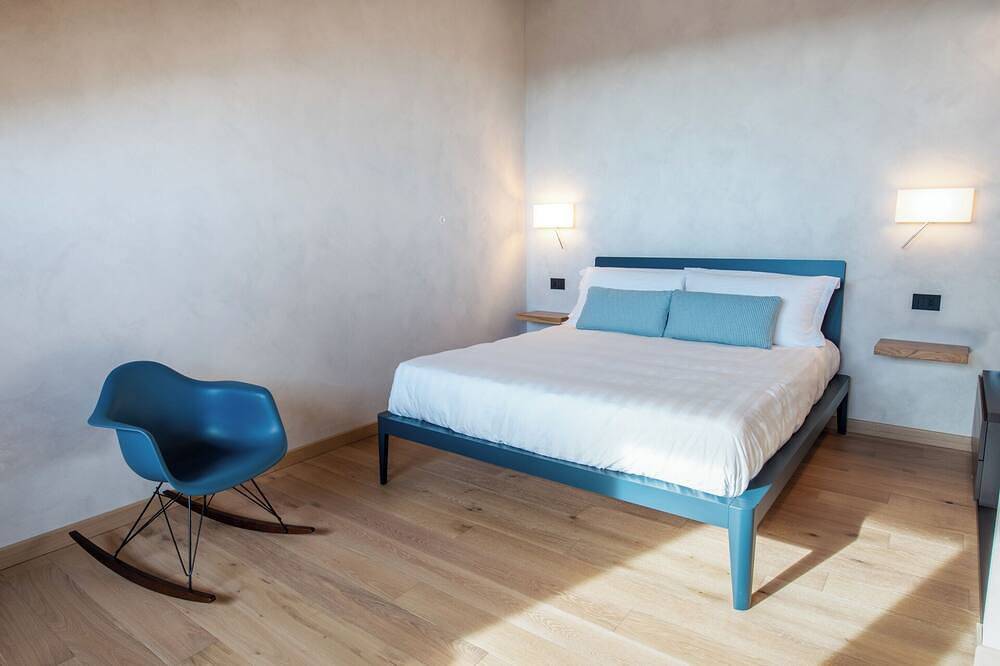 Ganze Wohnung, Sorello - Vineho in Barolo in the vineyards with breakfast in Barolo, Langhe