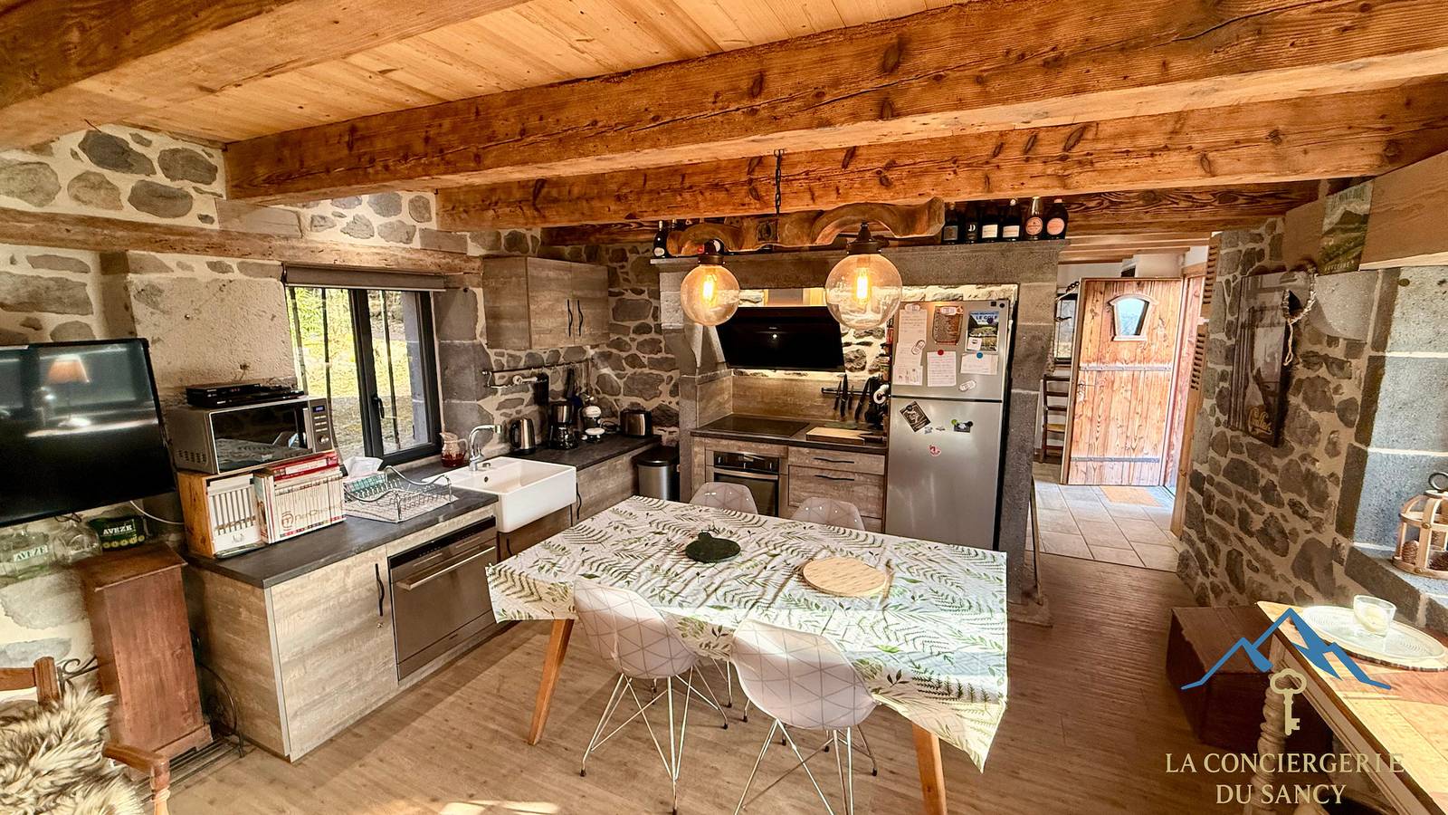 Buron Lou Fenestrou Le Mont Dore 4pers in Mont-Dore, Parc naturel régional des Volcans d'Auvergne