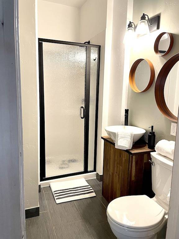 Ganze Wohnung, Bay Window -incredible river views- Old Town- new deck! Lots of stairs. in Florence (Oregon), Lane County