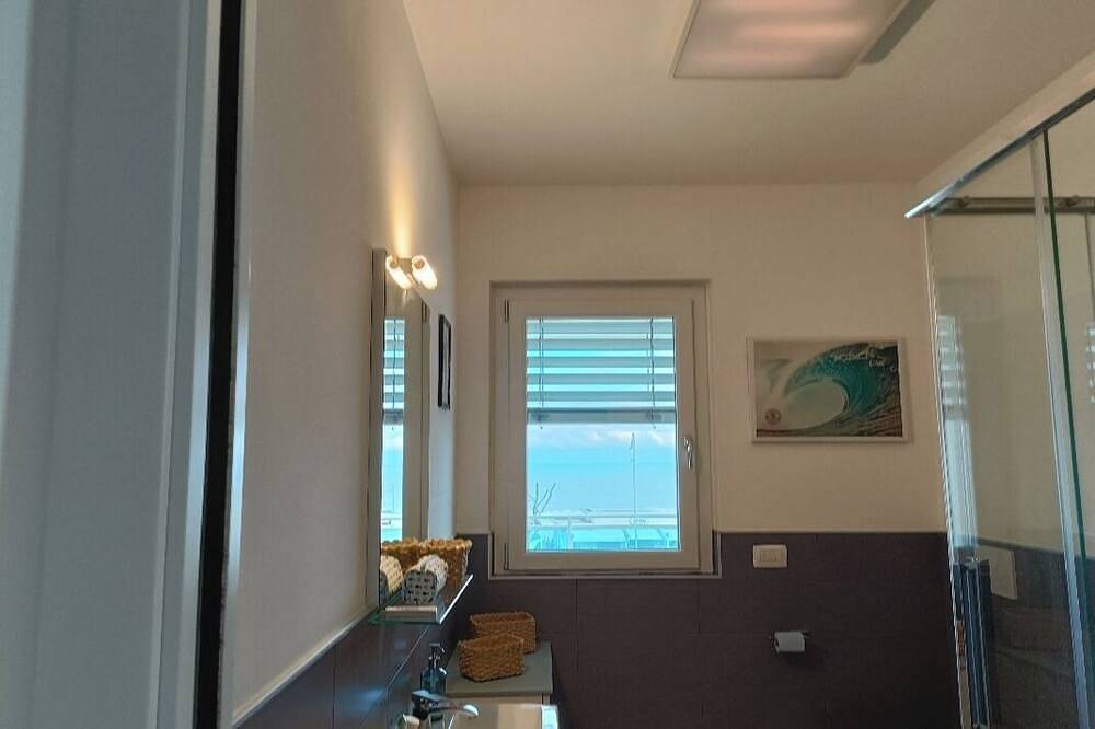 Ganze Wohnung, Seafront, apartment with wonderful terrace in Dino's, Giulianova (Gemeinde)