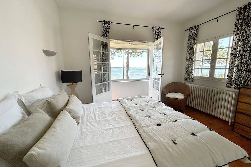 Charming front-line villa. Private access Bassin in Le Moulleau, La Teste-de-Buch