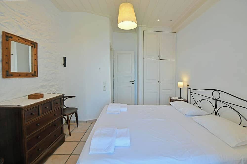 Luxury 3 room seaside stone villa in Hydra