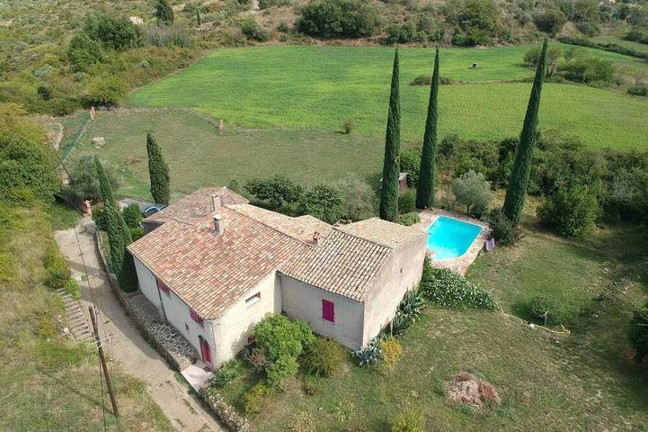 Location de vacances pour 9 personnes, avec terrasse et jardin, animaux acceptés à Courry