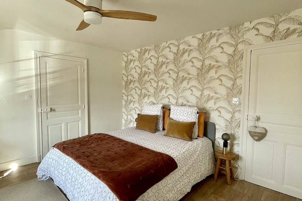 Entire apartment, Apartment-Comfort-Ensuite with Bath in Vichy, Vichy region