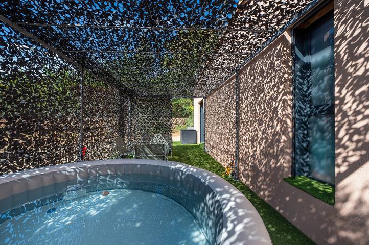 Monolocale intero, Appartamento "Le Cocon des Oliviers" con terrazza privata, Jacuzzi, Wi-Fi e aria condizionata in Salernes, Draguignan e dintorni