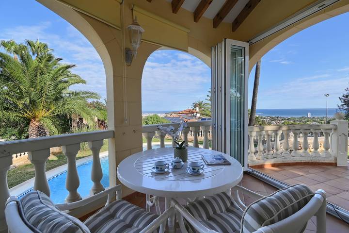 Casa rural para 4 personas, con piscina además de jardín y terraza, Se admiten mascotas en Dénia