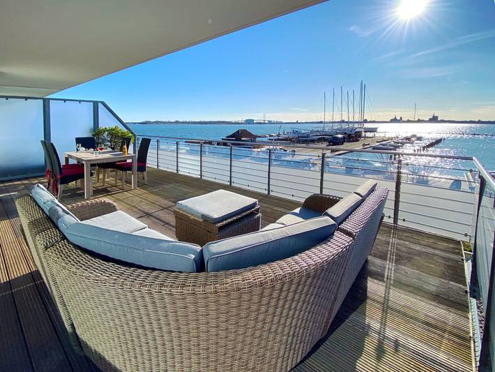 Ferienwohnung für 3 Personen, mit Balkon und Terrasse sowie Seeblick und Ausblick