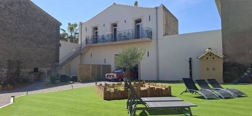 Gîte pour 6 personnes, avec balcon ainsi que jardin et piscine à Montblanc