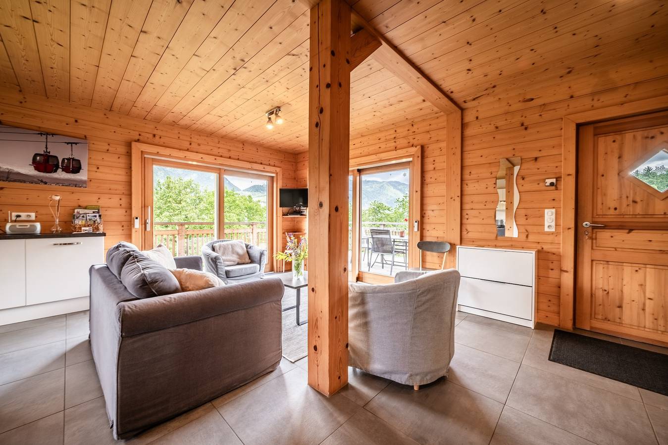 Landhaus 'Côté Giffre' mit Seeblick, privater Terrasse und Wi-Fi in Châtillon-sur-Cluses, Region Bonneville