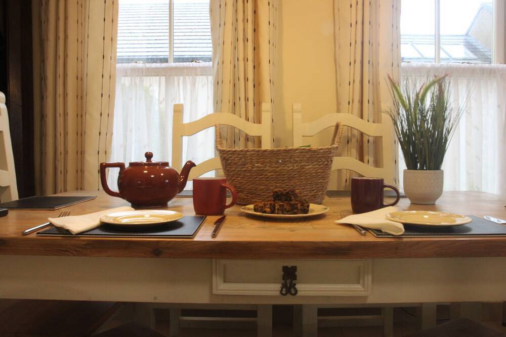 Country cottage in peaceful setting, nestled between the mountains and the sea. in County Down
