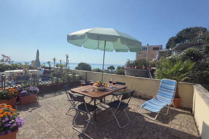 Appartamento per 4 persone, con Balcone e Terrazza nonché Panorama a Cervo (Liguria)