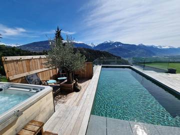 Gîte pour 2 personnes, avec jacuzzi et sauna ainsi que piscine et jardin à Savièse