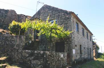 Gîte pour 5 personnes, avec terrasse, animaux acceptés à Oliveira de Frades