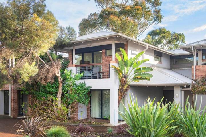 Appartement de vacances pour 7 personnes, avec jardin ainsi que piscine et balcon