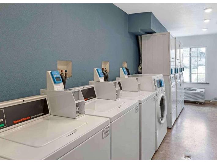Entire apartment, Relaxing Studio 6 Pelham|1 Full Bed, Nsmk|Kitchen in Alabama