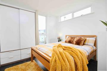 Vacation Rental for 8 Guests in Manchester, Greater Manchester, Picture 1