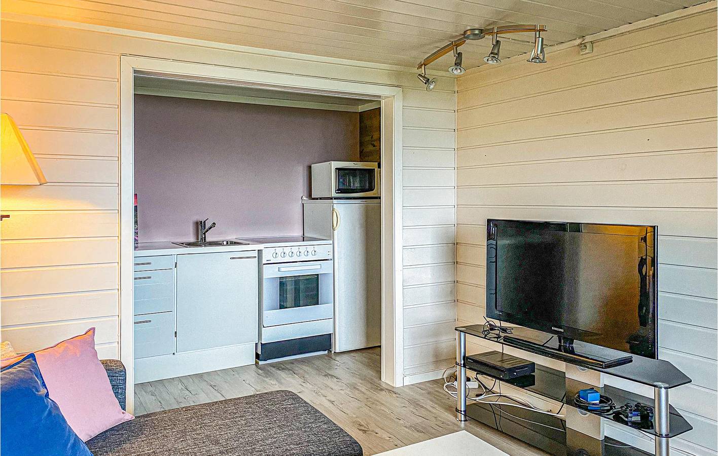 Entire vacation apartment, Vacation apartment for 2 people with view in Tingvoll, Northern Fjord Norway