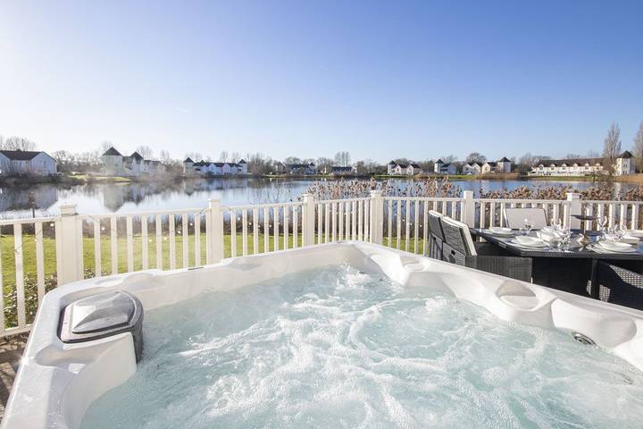 Cottage for 10 people, with hot tub and terrace, with pets in The Cotswolds