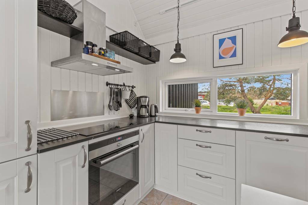 Moderne poolhus med brændeovn i Blåvand til 12 personer in Blåvand, Varde Kommune