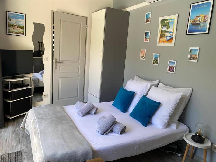 Gîte pour 2 personnes, avec Terrasse ainsi que Jardin et Piscine à Pourcieux