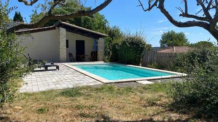 Maison de vacances pour 4 personnes, avec jacuzzi ainsi que jardin et piscine dans le Gard