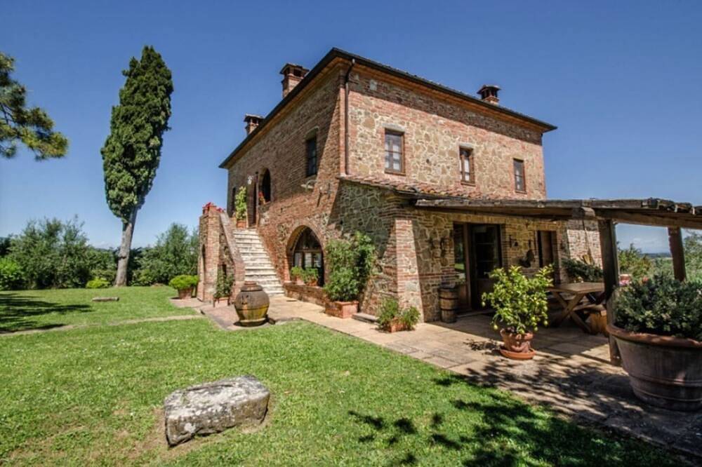 Fantastic villa with view. Pool, children's playground in Torrita di Siena, Chianti