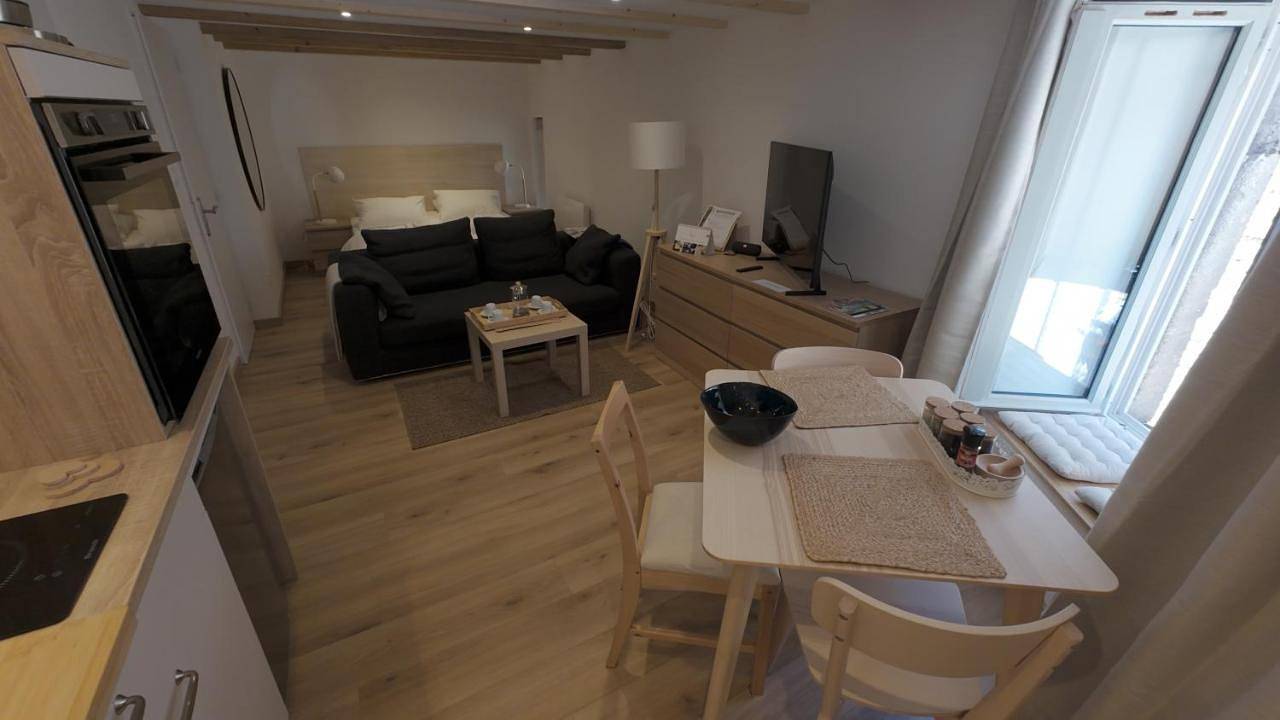 Appartement entier, Two-Bedroom Apartment in Cluny, Région de Mâcon