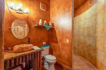 Camping for 5 Guests in Virgin, Zion National Park, Picture 3