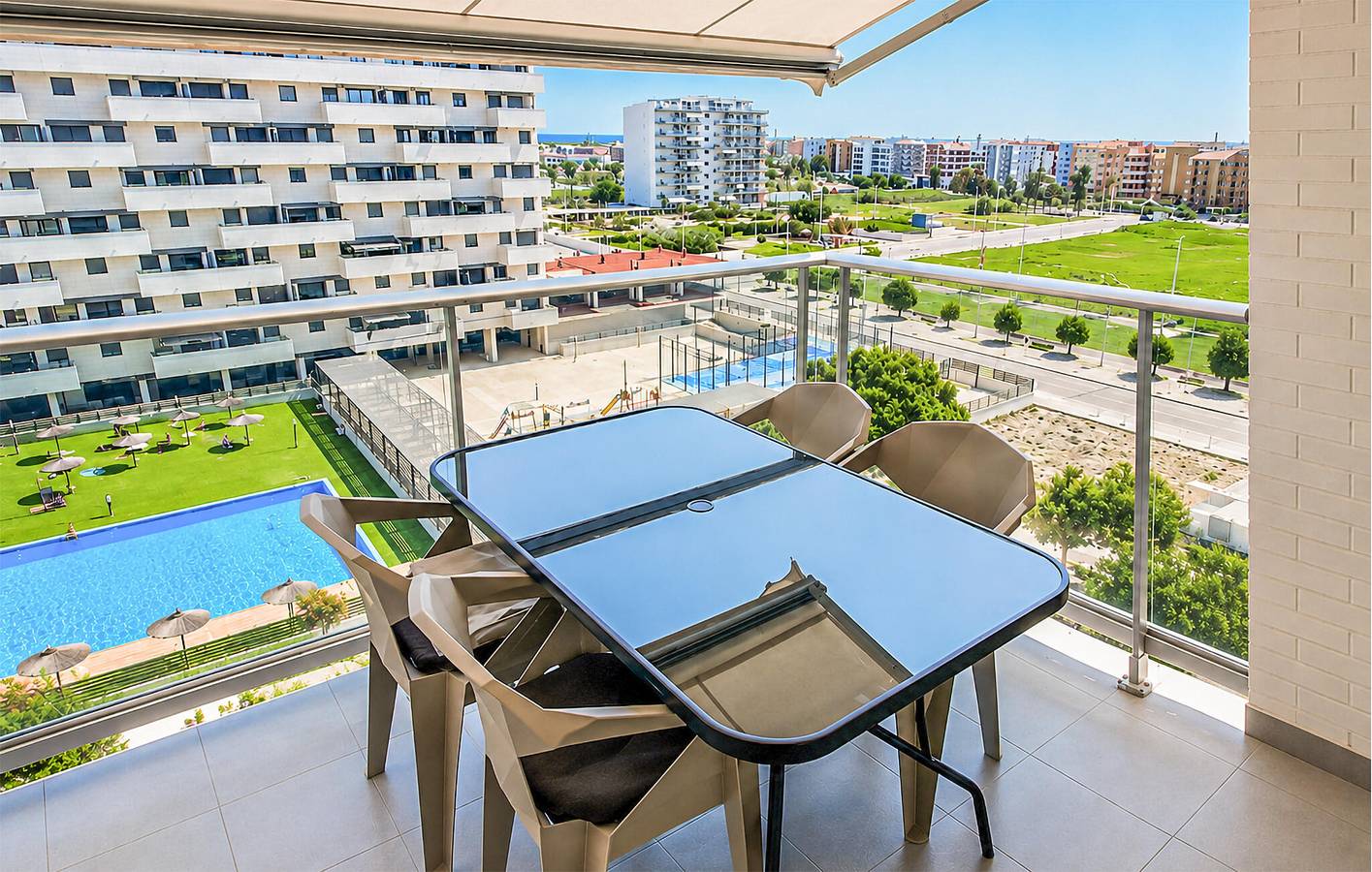 Appartement de vacances entier, Appartement moderne avec piscine et terrasse, à deux pas de Playa Masbó in Moncofa, Costa del Azahar