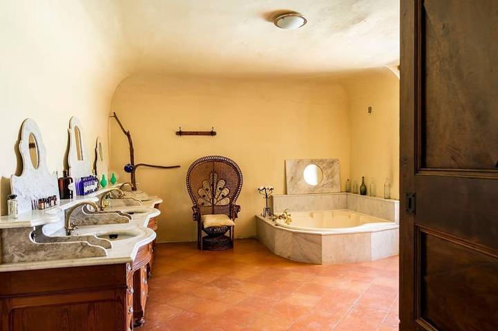 Chateau De Mazelle - Onze Chambres , Couchages 20 in Banne, Parc national des Cévennes