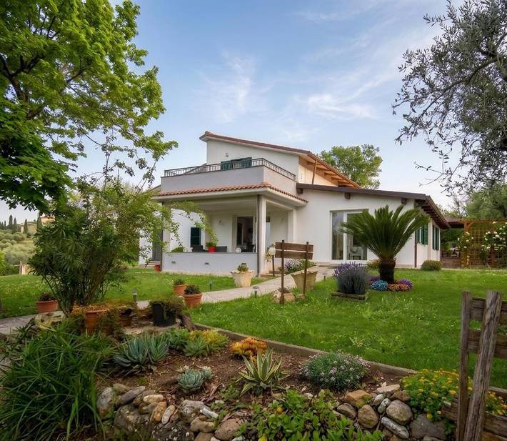 Casa vacanza per 2 persone, con Terrazza e Giardino nonché Vista lago e Panorama a Marta