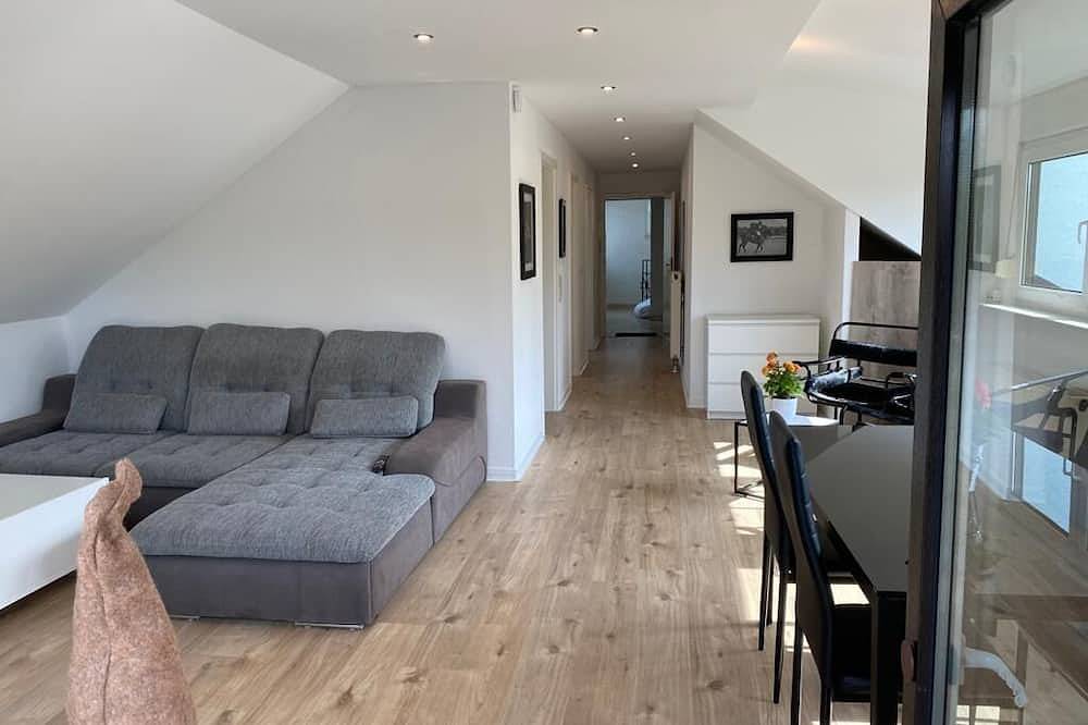 Ganze Wohnung, Schicke kinderfreundliche Wohnung in Köln Pulheim mit Balkon, Grill, Spielplatz in Pulheim, Rhein-Erft-Kreis