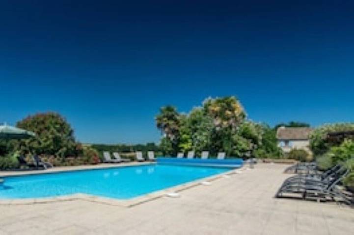 Maison de vacances pour 25 personnes, avec piscine ainsi que jardin et jacuzzi, animaux acceptés