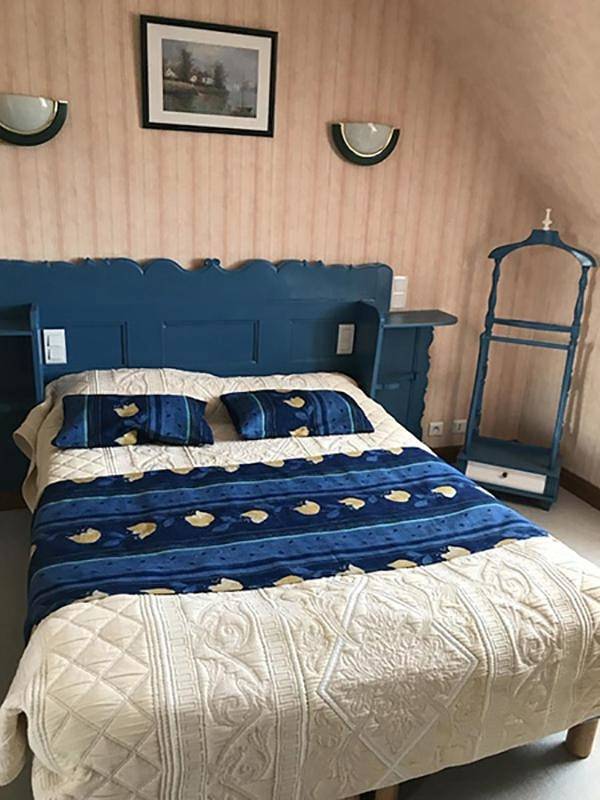Location de vacances pour 3 personnes, avec jardin ainsi que vue et terrasse, adapté aux familles à Plomodiern