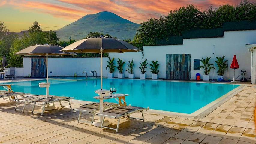 Appartamento per 3 persone, con Idromassaggio e Terrazza nonché Giardino e Piscina a Boscotrecase