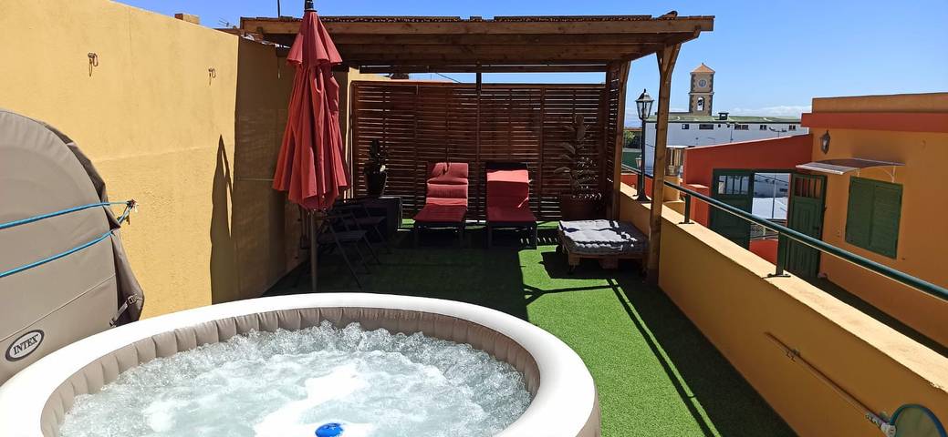 Casa rural para 4 personas, con Jacuzzi además de Terraza y Jardín en Güímar