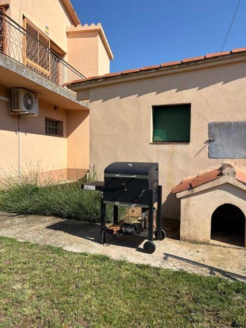 Four-Bedroom House in Navata, Oberampurien