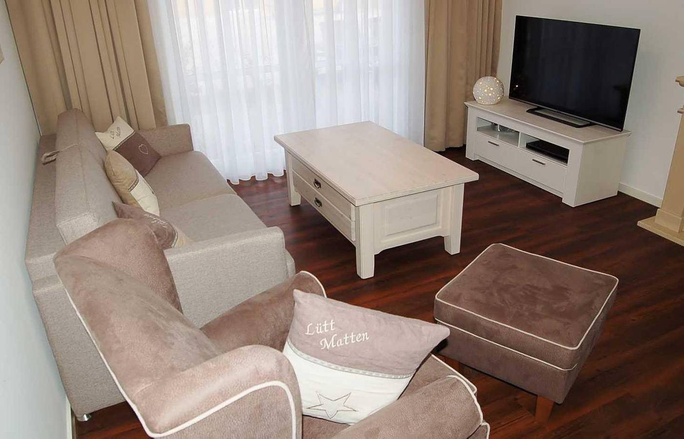 Entire apartment, Spacious Holiday Apartment with Garden View, Terrace and Fireplace in Nienhagen in Nienhagen, Rostock and Surroundings