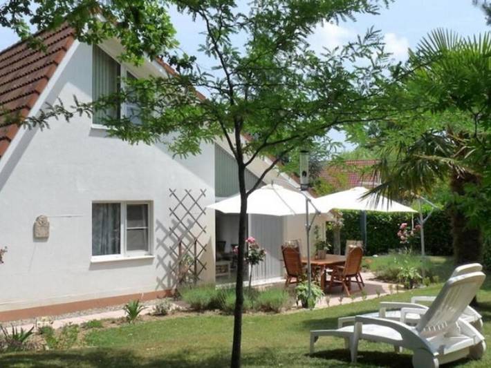 Location de vacances pour 6 personnes, avec terrasse ainsi que jardin et piscine à Daumazan-sur-Arize - 4