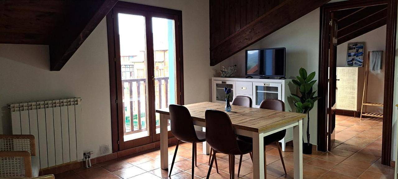 Apartamento entero, Precioso Ático con Vistas en El Capricho de Colombres, Asturias in Colombres, Ribadedeva