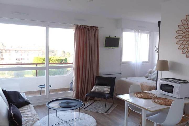 Apartamento entero, Studio with a panoramic view of the ocean in Villers-sur-Mer, Region de Lisieux
