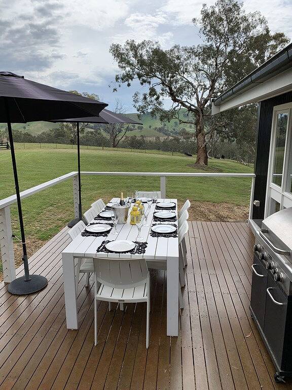 Holiday home for 13 people, with balcony in Lake Eildon