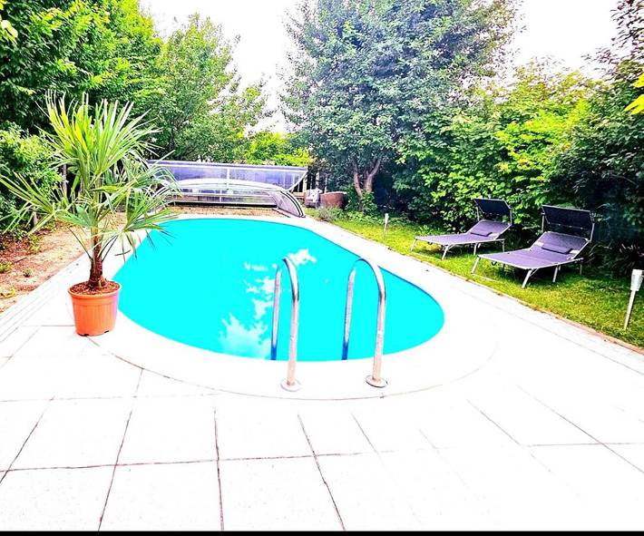 Location de vacances pour 10 personnes, avec Jacuzzi et Terrasse ainsi que Jardin et Piscine à Vienne (Autriche)