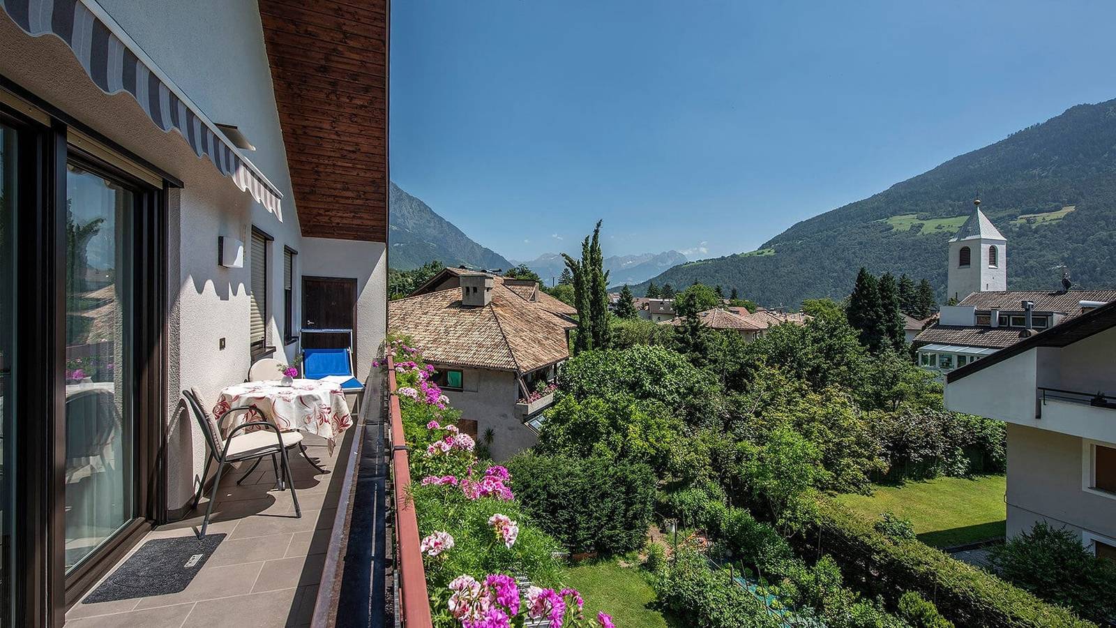 Ganze Wohnung, Ferienwohnung "Schnitzer - Enzian" mit Bergblick, Wlan, Balkon & Garten in Rabland, Partschins